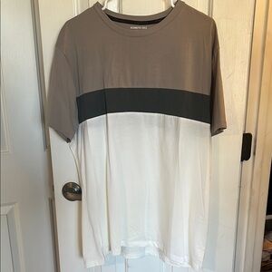 Kenneth Cole Gray and White Short Sleeve Tee